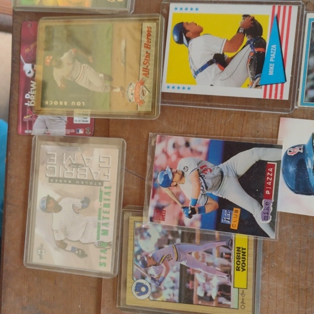 Assorted Baseball Trading Cards Collection - Picture 5 of 5